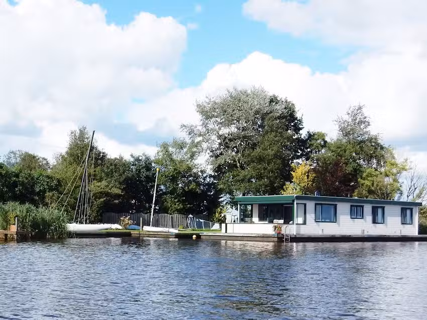 Alde Feanen Bootverhuur & Vakantiehuizen