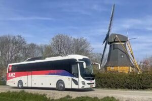 AMZ Touringcars – Verhuur – Schoolreizen – Zakelijk reizen – Dagtochten – Coach Hire – Mini bus huren met chauffeur