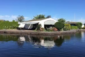 Aqua-State Vakantiewoningen | Huur de mooiste vakantiewoningen aan het water in Lemmer Friesland
