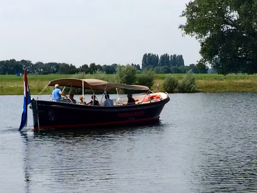 BOEK EEN SLOEP &ndash; HANZESTEDENSLOEP LEUKSTE SLOEP VAARTOCHTEN OP DE IJSSEL &rdquo; AL 15 JAAR &ldquo;