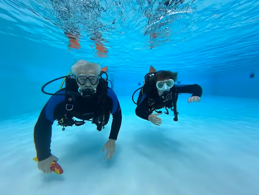Duikschool DiveSenses. We zijn veel onder water. Het beste maak je een afspraak als je wilt langskomen
