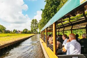 Giethoorn boat tour