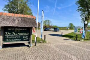 Giethoorn Eco Boat Rental & Tours