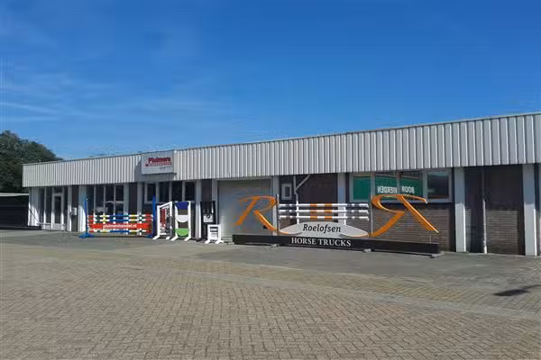 Pluimers hindernissen | Sponsorhindernissen | Maatwerk hindernissen