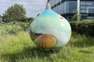 Reuzenbol: &ldquo;Uit je bolletje ei&rdquo;