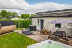 Unfocus Holiday &ndash; vakantiehuisje met jacuzzi & sauna