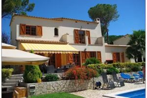 Villa &ndash; International