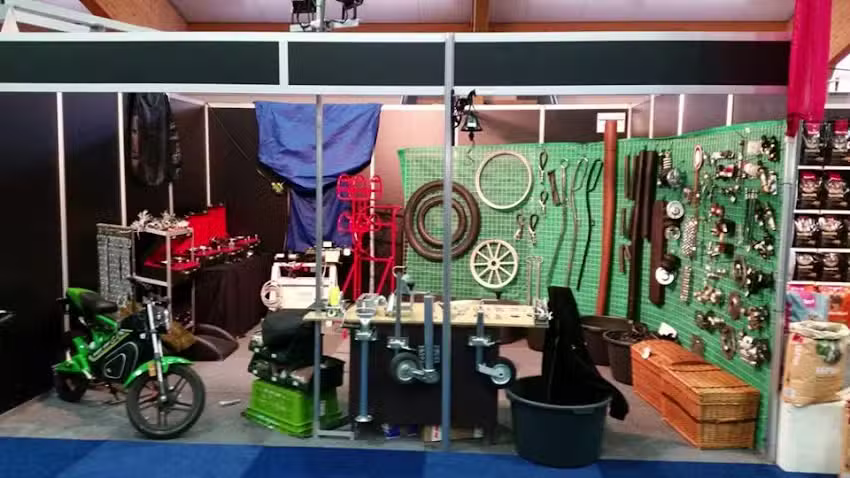 Voskamp Hall, Koetsen en Hapert aanhangwagens dealer