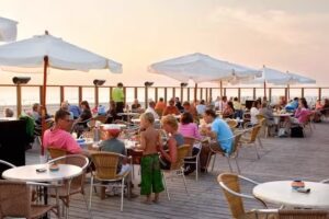 VVV Hollum, PostNL-pakketpunt en bibliotheek